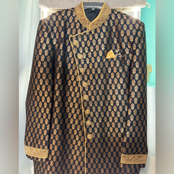 Men's Black and Gold Sherwani - Picture 2 of 4
